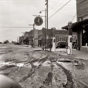 Lange pompa di benzina