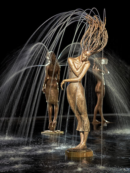Springbrunnen mit dem Titel Primavera III von Malgorzata Chodakowska