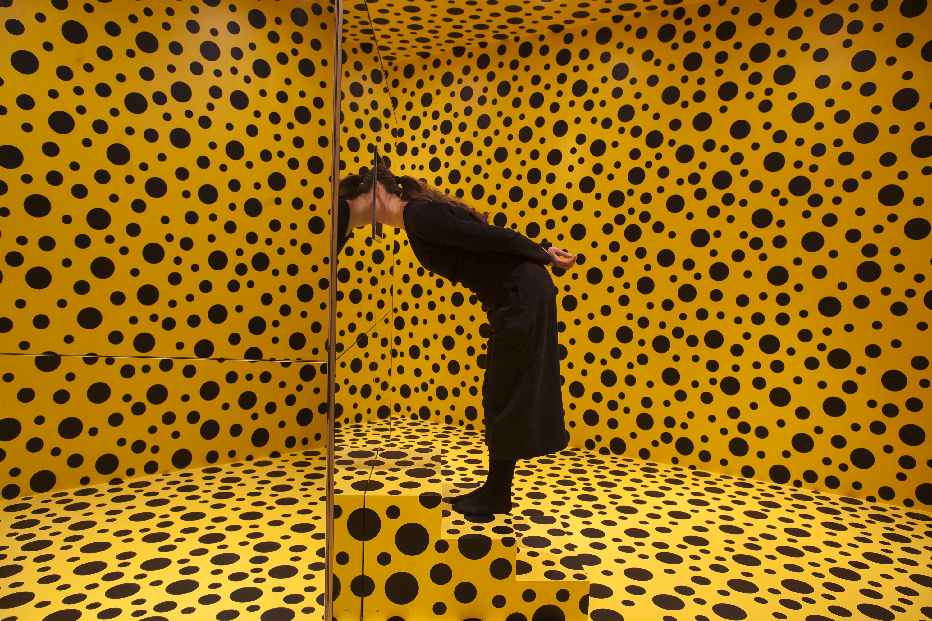 Kusama MIRROR-ROOM-PUMPKIN-4-1